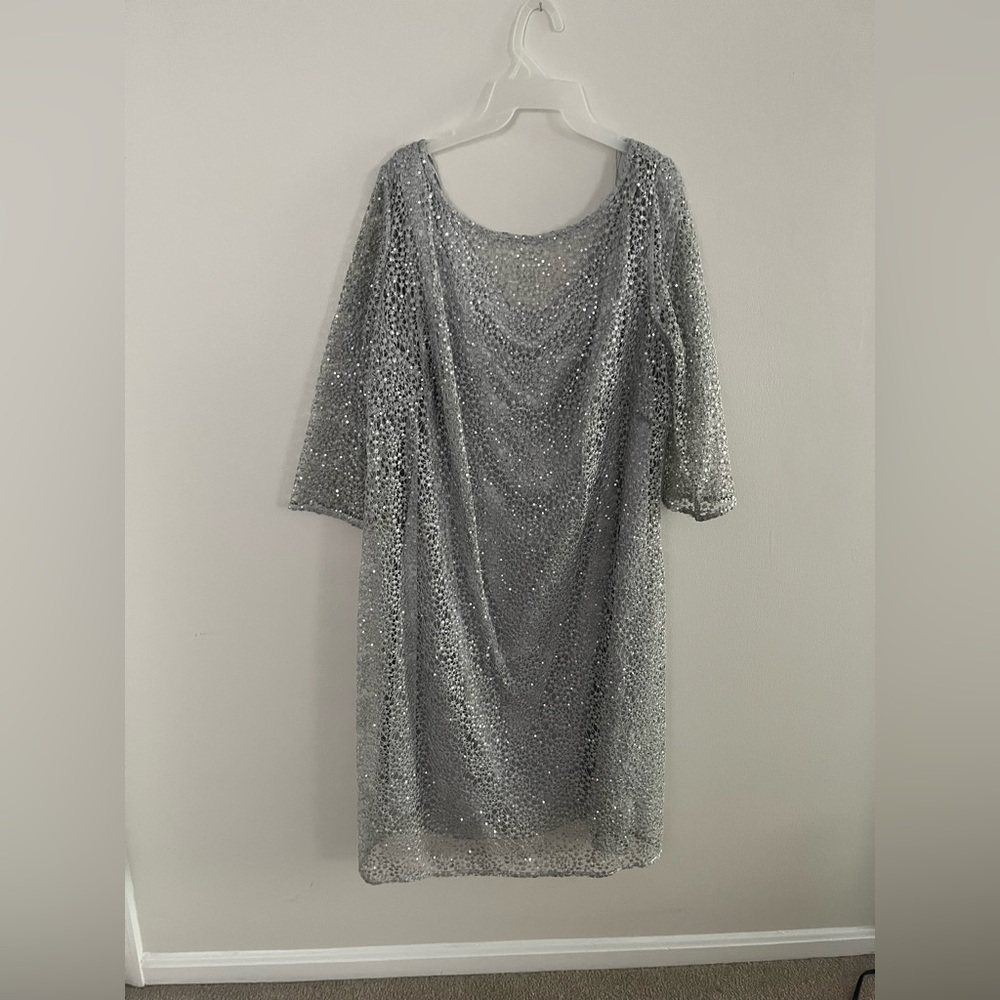 Alex Evenings Silver Sequin 3/4 Sleeve Dress - Size 22W